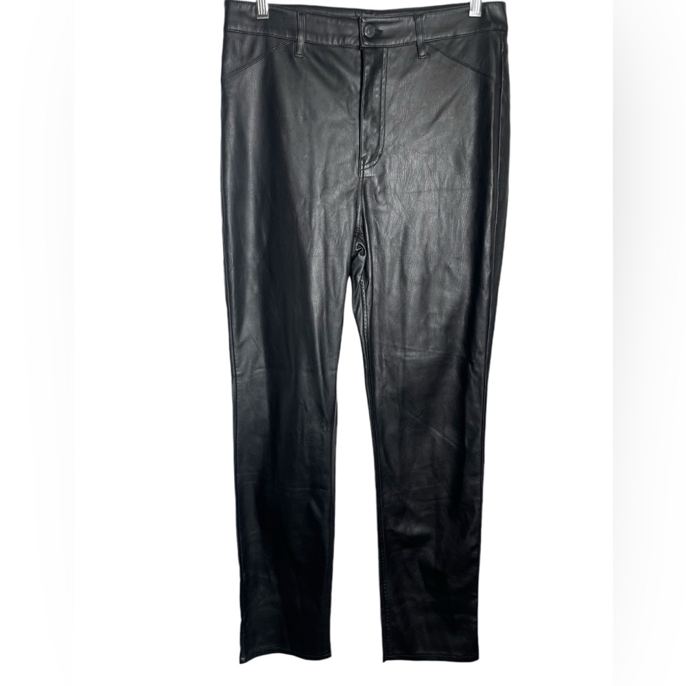 Free People pants size 10 black faux leather High Rise  pants BEAUTIFUL 🖤🖤‎